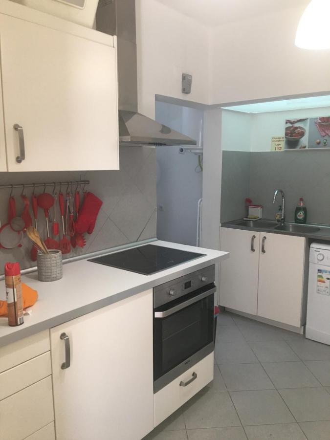 3 Bedroom Town House - Historic Centre Of Cascais. 100 Mts From The And Centre Of Vakantiehuis *