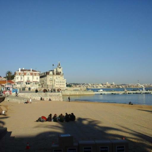 3 Bedroom Town House - Historic Centre Of Cascais. 100 Mts From The And Centre Of Vakantiehuis